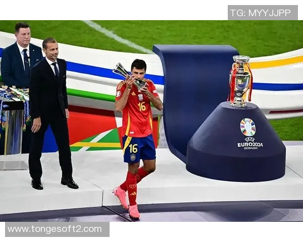 欧洲杯荣获月度最佳球员，实至名归